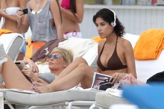 Laurie Cholewa feet photo 9