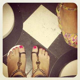 Laurie Cholewa feet photo 9