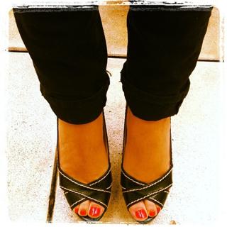 Laurie Cholewa feet photo 8