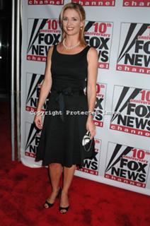 Laurie Dhue feet photo 17