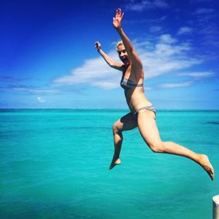 Laurie Dhue feet photo 8