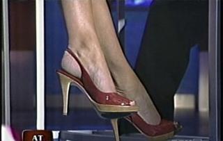 Laurie Dhue feet photo 1