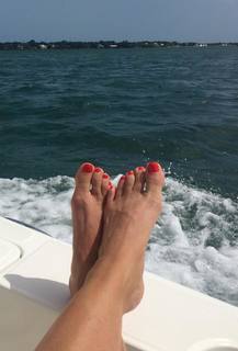 Laurie Dhue feet photo 20