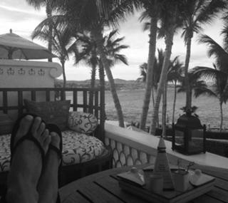 Laurie Holden feet photo thumbnail