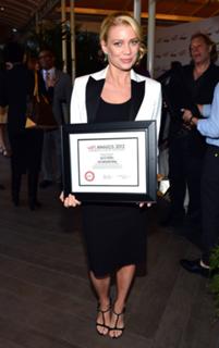 Laurie Holden feet photo thumbnail