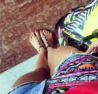 Laury Thilleman feet photo thumbnail