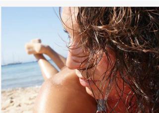 Laury Thilleman feet photo thumbnail