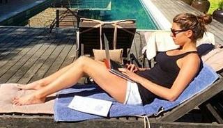 Laury Thilleman feet photo thumbnail