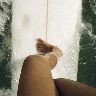 Laury Thilleman feet photo thumbnail