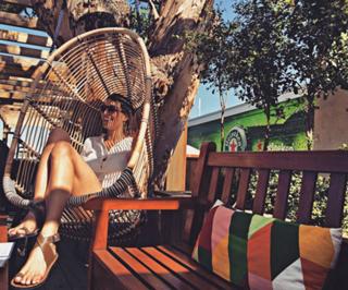 Laury Thilleman feet photo thumbnail