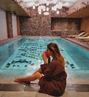 Laury Thilleman feet photo thumbnail