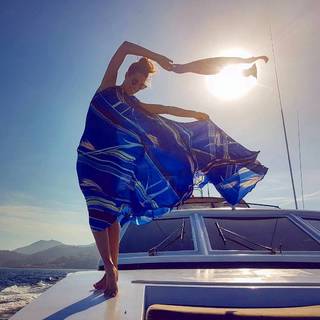 Laury Thilleman feet photo thumbnail