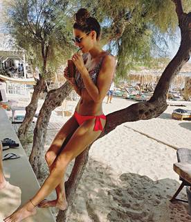 Laury Thilleman feet photo thumbnail