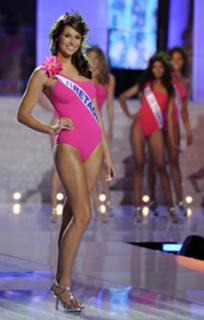 Laury Thilleman feet photo thumbnail