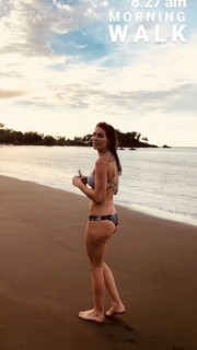 Laury Thilleman feet photo thumbnail