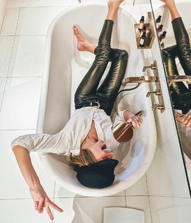 Laury Thilleman feet photo thumbnail