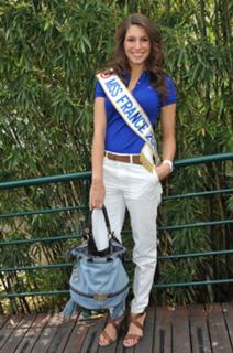 Laury Thilleman feet photo thumbnail