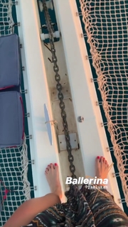 Laury Thilleman feet photo thumbnail