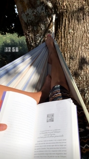 Laury Thilleman feet photo thumbnail