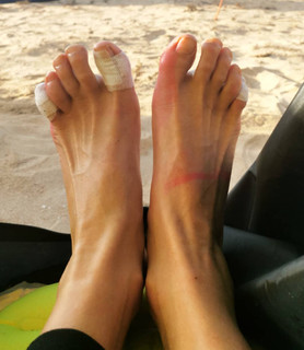 Laury Thilleman feet photo thumbnail
