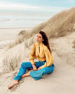 Laury Thilleman feet photo thumbnail