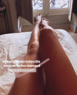 Laury Thilleman feet photo thumbnail
