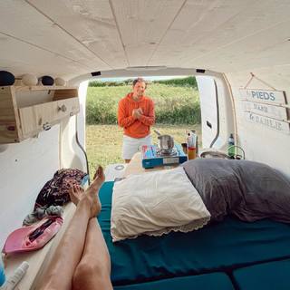 Laury Thilleman feet photo thumbnail