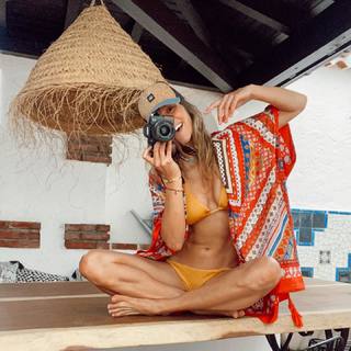 Laury Thilleman feet photo thumbnail