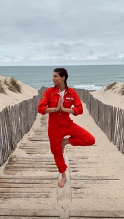 Laury Thilleman feet photo thumbnail