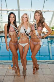 Laury Thilleman feet photo thumbnail