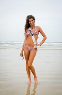 Laury Thilleman feet photo thumbnail