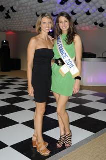 Laury Thilleman feet photo thumbnail