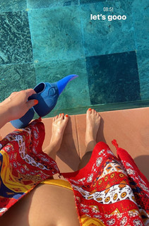 Laury Thilleman feet photo thumbnail