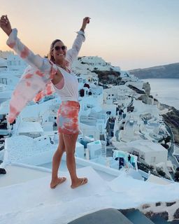 Laury Thilleman feet photo thumbnail