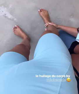 Laury Thilleman feet photo thumbnail