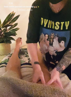 Laury Thilleman feet photo thumbnail