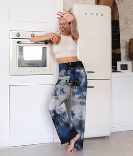 Laury Thilleman feet photo thumbnail