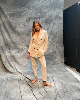 Laury Thilleman feet photo thumbnail