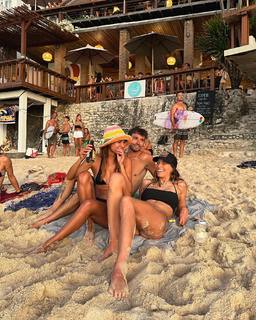 Laury Thilleman feet photo thumbnail