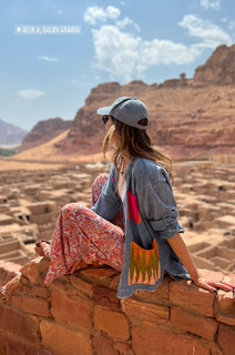 Laury Thilleman feet photo thumbnail