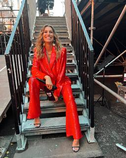 Laury Thilleman feet photo thumbnail