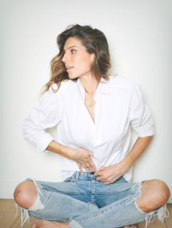 Laury Thilleman feet photo thumbnail