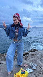 Laury Thilleman feet photo thumbnail