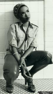 Lauryn Hill feet photo 9