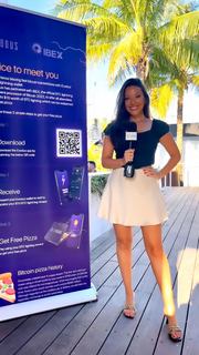 Layah Heilpern feet photo 5
