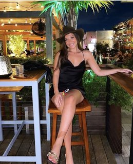 Layah Heilpern feet photo 4