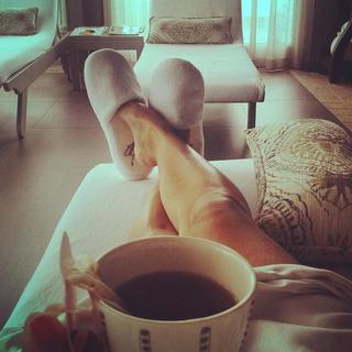 Laysla De Oliveira feet photo thumbnail