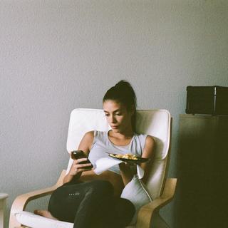 Laysla De Oliveira feet photo thumbnail