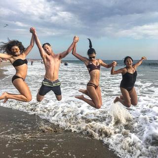 Laysla De Oliveira feet photo thumbnail