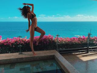 Laysla De Oliveira feet photo thumbnail